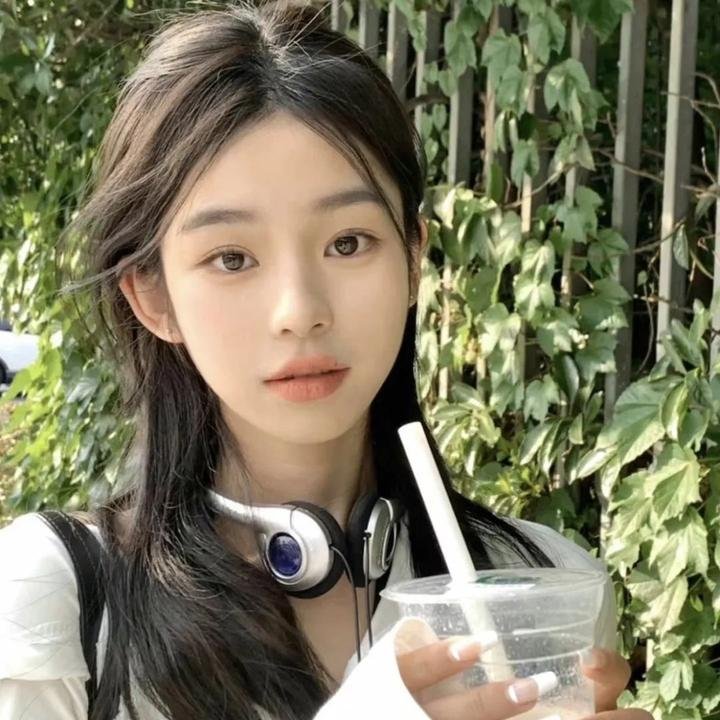 女性思维海报